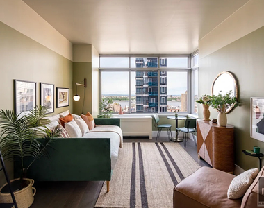 West 47th Street - Photo Thumbnail 2