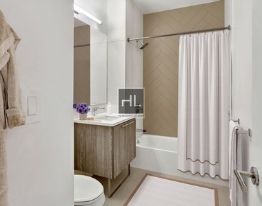 West 34th Street - Photo Thumbnail 1