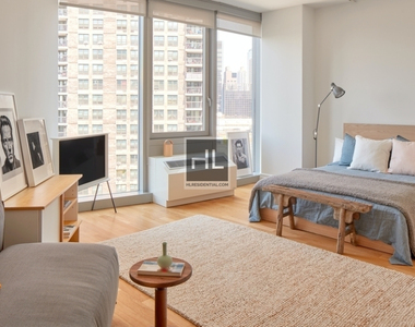 West 54th Street - Photo Thumbnail 1