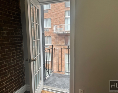 East 23 Street - Photo Thumbnail 6
