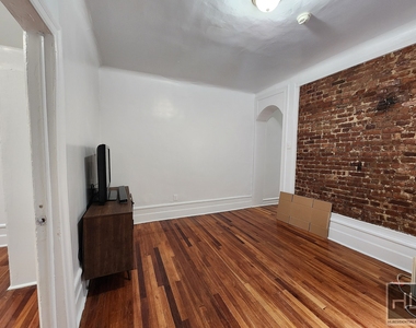 West 148 Street - Photo Thumbnail 3