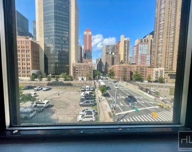 East 36th Street - Photo Thumbnail 5