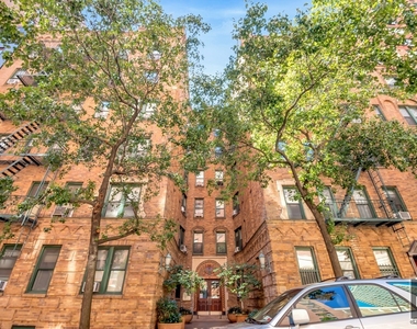 East 70 Street - Photo Thumbnail 4