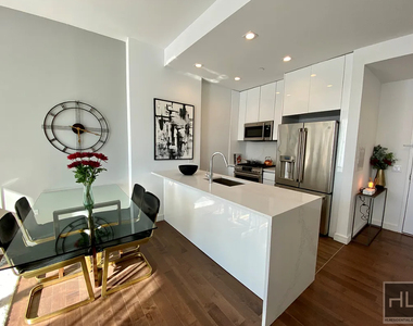 West 36th Street - Photo Thumbnail 1