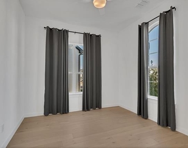 6029 Foxwheel Way - Photo Thumbnail 8