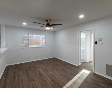 5921 Gaston Avenue - Photo Thumbnail 4