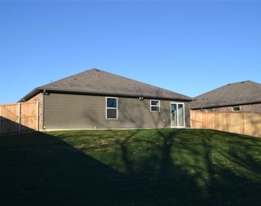 1101 Southridge Lane - Photo Thumbnail 12