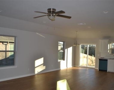 1101 Southridge Lane - Photo Thumbnail 1