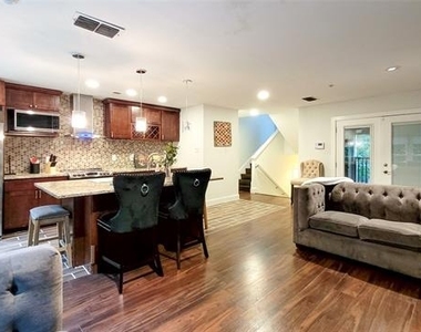 5815 Phoenix Drive - Photo Thumbnail 9