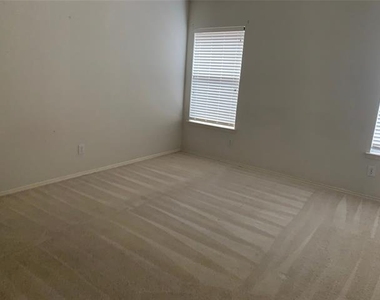 6000 White Pine Drive - Photo Thumbnail 7