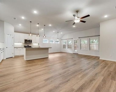 2819 Willow Lane - Photo Thumbnail 4