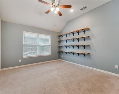 2819 Willow Lane - Photo Thumbnail 16