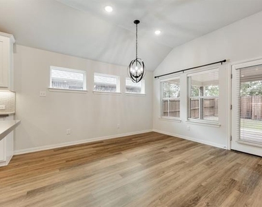 2819 Willow Lane - Photo Thumbnail 6