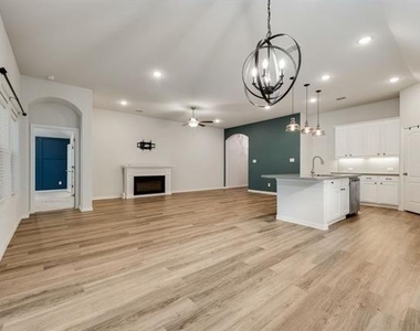 2819 Willow Lane - Photo Thumbnail 9