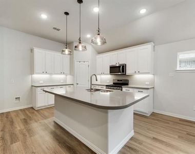 2819 Willow Lane - Photo Thumbnail 8