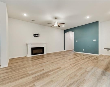 2819 Willow Lane - Photo Thumbnail 5
