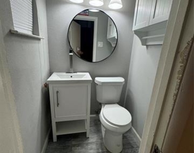 4945 N Hall Street - Photo Thumbnail 17