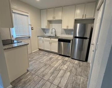4945 N Hall Street - Photo Thumbnail 13