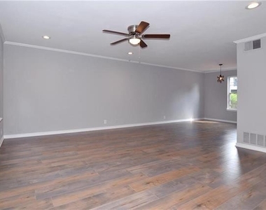4945 N Hall Street - Photo Thumbnail 3