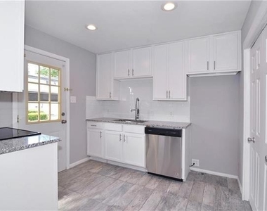 4945 N Hall Street - Photo Thumbnail 10