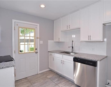 4945 N Hall Street - Photo Thumbnail 12