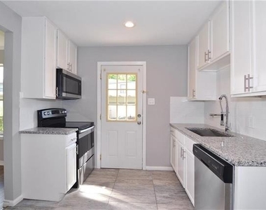 4945 N Hall Street - Photo Thumbnail 11