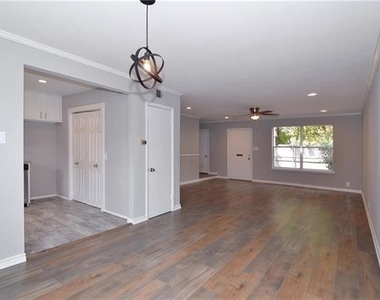 4945 N Hall Street - Photo Thumbnail 5
