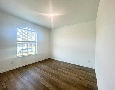 1118 Mahogany Lane - Photo Thumbnail 14