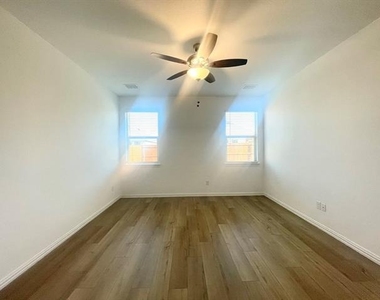 1118 Mahogany Lane - Photo Thumbnail 10