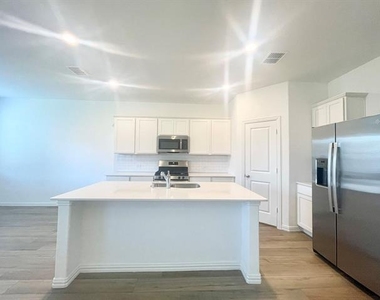 1118 Mahogany Lane - Photo Thumbnail 4