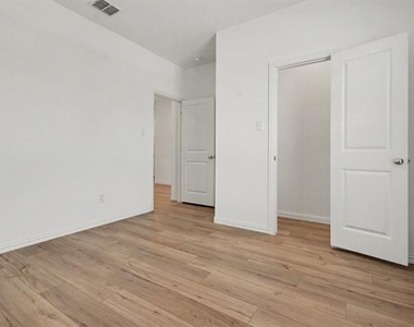 1118 Mahogany Lane - Photo Thumbnail 25