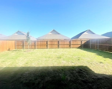 1118 Mahogany Lane - Photo Thumbnail 20