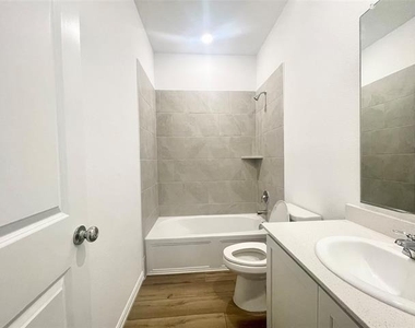 1118 Mahogany Lane - Photo Thumbnail 17