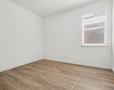 1118 Mahogany Lane - Photo Thumbnail 29