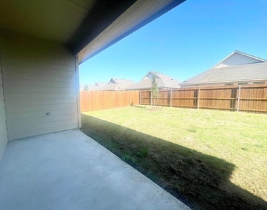 1118 Mahogany Lane - Photo Thumbnail 19