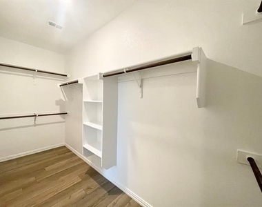 1118 Mahogany Lane - Photo Thumbnail 13