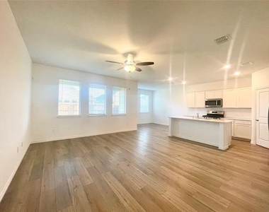 1118 Mahogany Lane - Photo Thumbnail 2