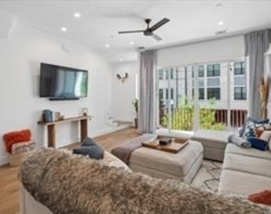 236 Melba Street - Photo Thumbnail 7