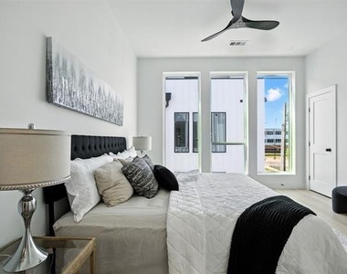312 N Lancaster Avenue - Photo Thumbnail 19