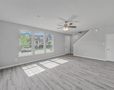3112 Solana Circle - Photo Thumbnail 5