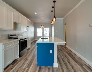 5509 Soledad Drive - Photo Thumbnail 3