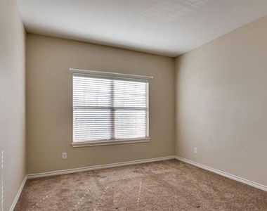5509 Soledad Drive - Photo Thumbnail 16