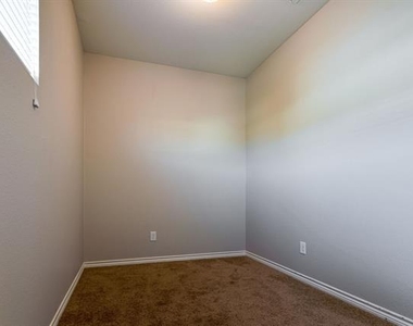 5509 Soledad Drive - Photo Thumbnail 13