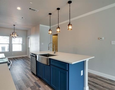 5509 Soledad Drive - Photo Thumbnail 5