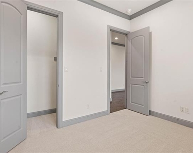 3142 Ross Avenue - Photo Thumbnail 15