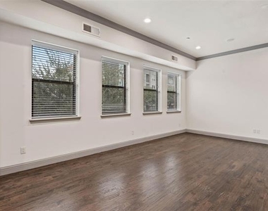 3142 Ross Avenue - Photo Thumbnail 9