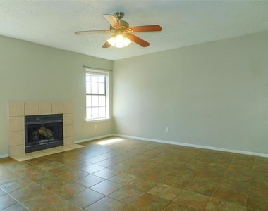 1137 Dallas Drive - Photo Thumbnail 2
