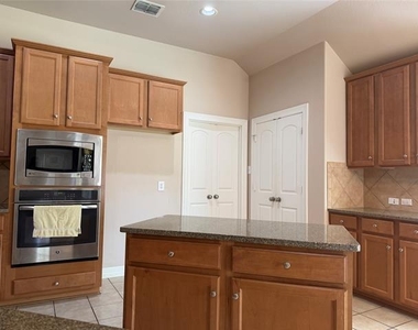 9638 Castlerock Trail - Photo Thumbnail 13