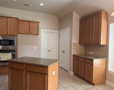 9638 Castlerock Trail - Photo Thumbnail 12
