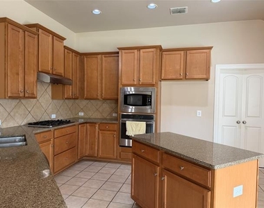 9638 Castlerock Trail - Photo Thumbnail 25